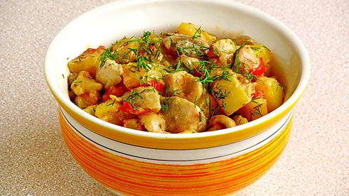 сыроежки тушенные с овощами в сметанном соусе