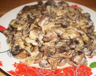 Вешенки жареные с луком и сметаной