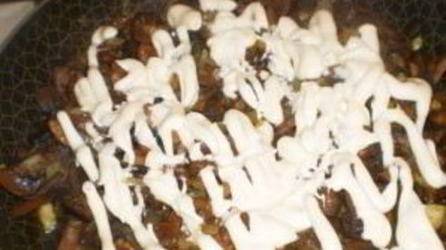 вешенки жареные с луком и сметаной