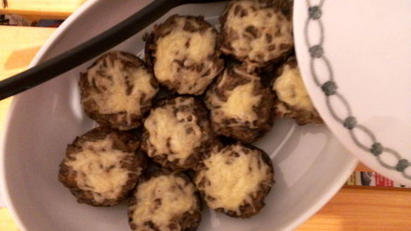 Рецепт Запеченные шампиньоны, фаршированные курицей и луком