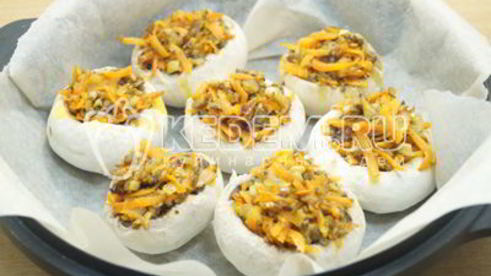 запеченные шампиньоны с овощами