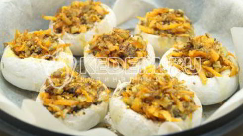 запеченные шампиньоны с овощами