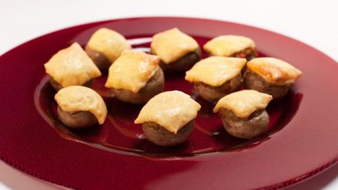 запеченные шампиньоны с овощной икрой