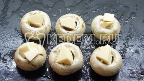 запеченные шампиньоны с сыром