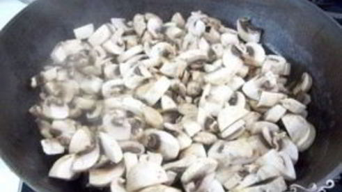 жареные грибы с баклажанами