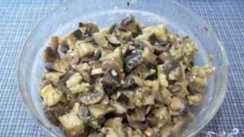 жареные грибы с баклажанами