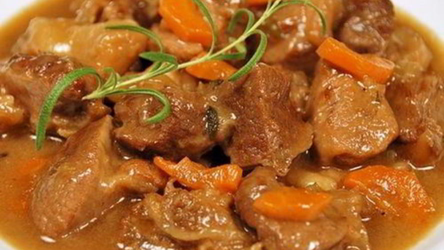 Рецепт гуляш из говядины с горчицей и яблоком