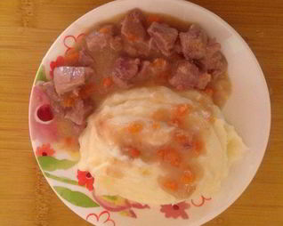 Гуляш из говядины с подливой