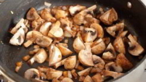 гуляш из индейки с грибами