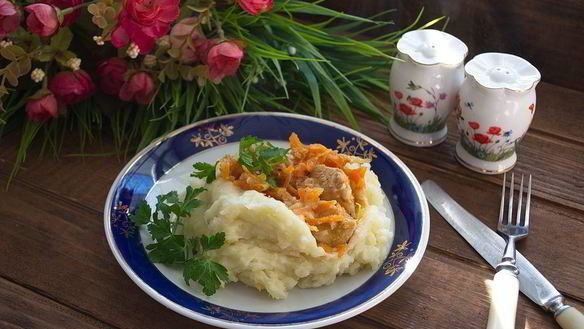 Рецепт Гуляш из индейки с картошкой