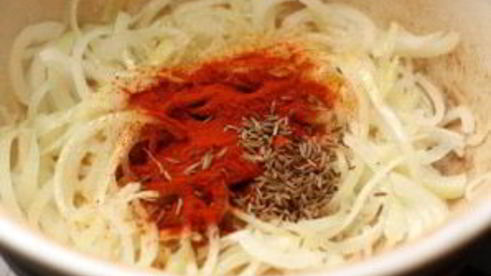 гуляш из свинины с помидорами