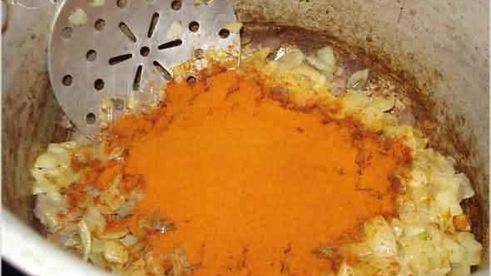 гуляш на вине, с картофелем и чипетками