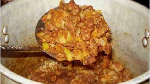 гуляш на вине, с картофелем и чипетками