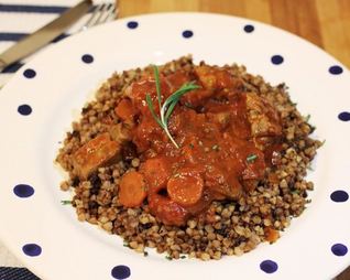 Гуляш с гречкой