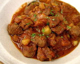 Гуляш с картошкой