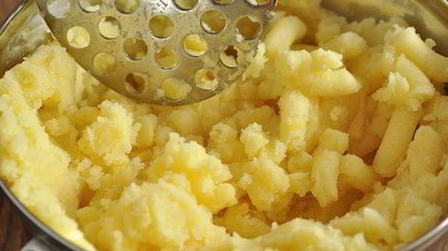 картофельное пюре с печеным чесноком и петрушкой