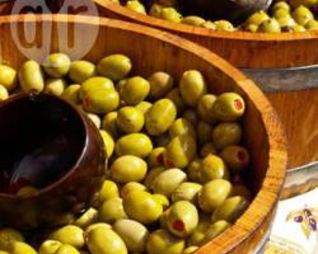 Картофельные клецки с начинкой из индейки и маслин