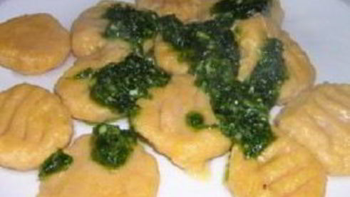 клецки из тыквы с кориандром алмонд песто