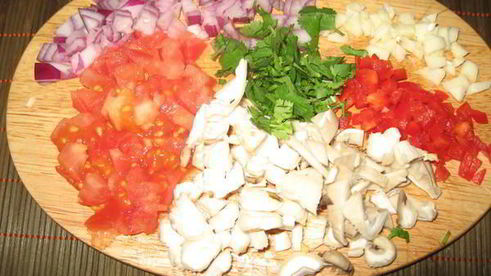 корейская лапша с беконом, мидиями и вешенками