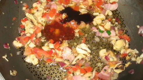 корейская лапша с беконом, мидиями и вешенками