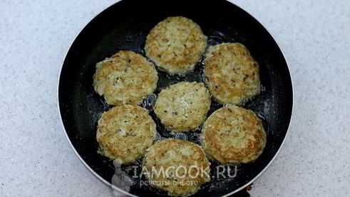 котлеты из консервов сардины с рисом и картошкой