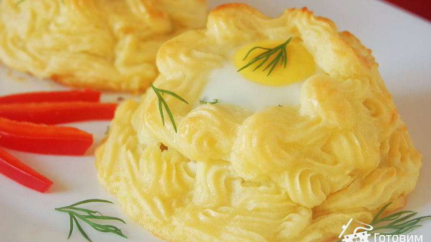 Рецепт котлеты в картофельных гнездышках с перепелиными яйцами