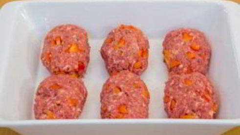 котлеты, запеченные в духовке под грибным соусом