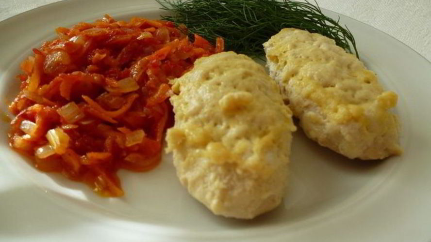 Рецепт куриные котлетки-рулетики, запеченные в пикантном соусе