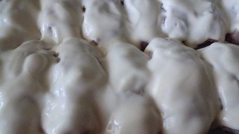 куриные котлетки-рулетики, запеченные в пикантном соусе