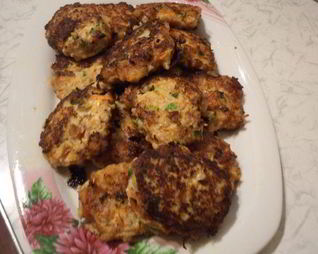 Куриные котлетки с морковью и зеленым луком