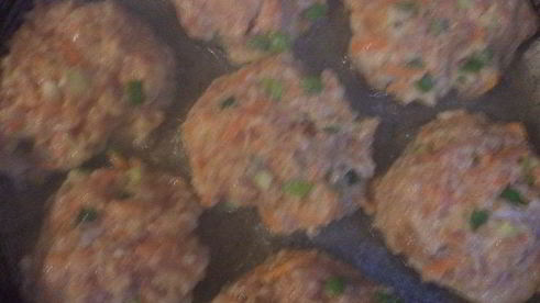 куриные котлетки с морковью и зеленым луком