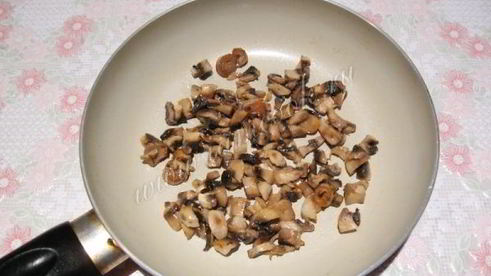 куриные котлеты с грибами и квашеной капустой