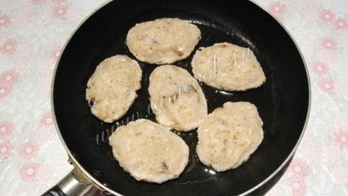 куриные котлеты с грибами и квашеной капустой