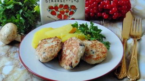 куриные котлеты с грибами и квашеной капустой
