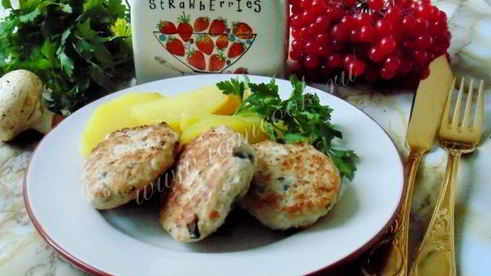 куриные котлеты с грибами и квашеной капустой