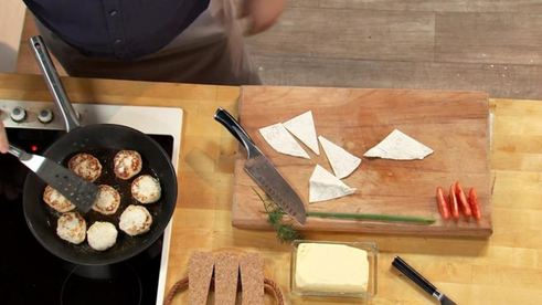 куриные котлеты с картофельным соусом