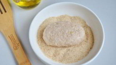 куриные котлеты с овсянкой и сметанным соусом