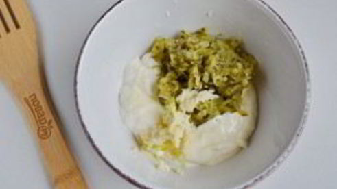 куриные котлеты с овсянкой и сметанным соусом