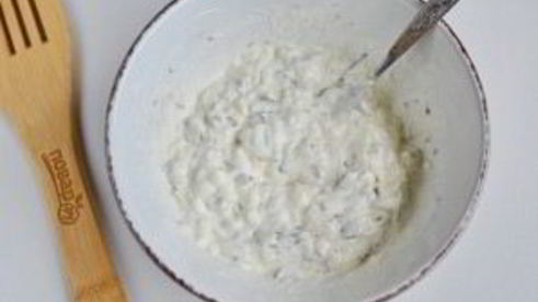 куриные котлеты с овсянкой и сметанным соусом