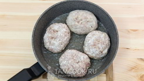 куриные котлеты с томатной подливкой