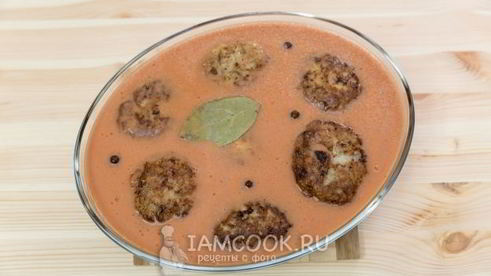 куриные котлеты с томатной подливкой