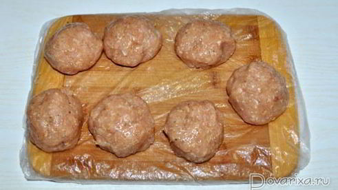 куриные котлеты со шпинатом и яйцом