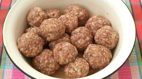 мясные котлеты запеченные с помидорами и луком в духовке