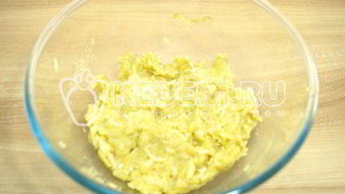 вкусные картофельные котлеты с сыром