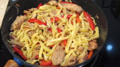 лапша с куриной грудкой по-китайски