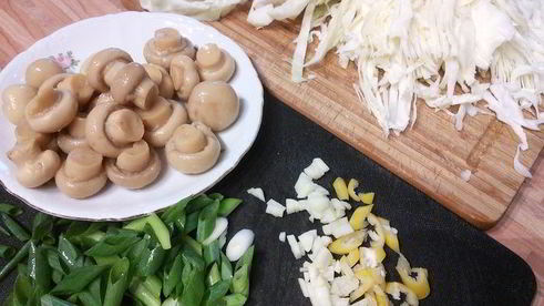 лапша с курицей и овощами