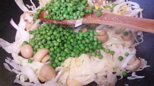 лапша с курицей и овощами