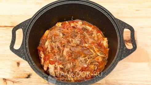 лапша с курицей в томатном соусе