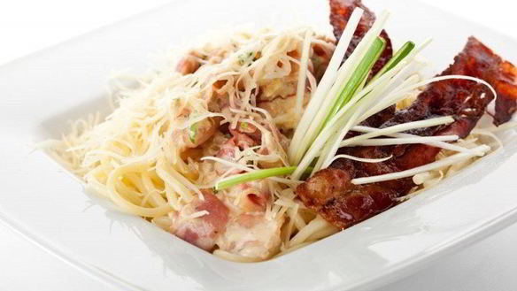 Рецепт Лапша с соусом карбоната и сливками