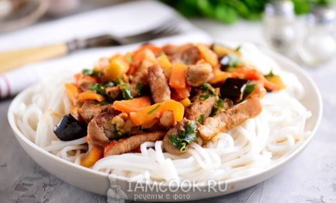 Лапша удон со свининой и овощами